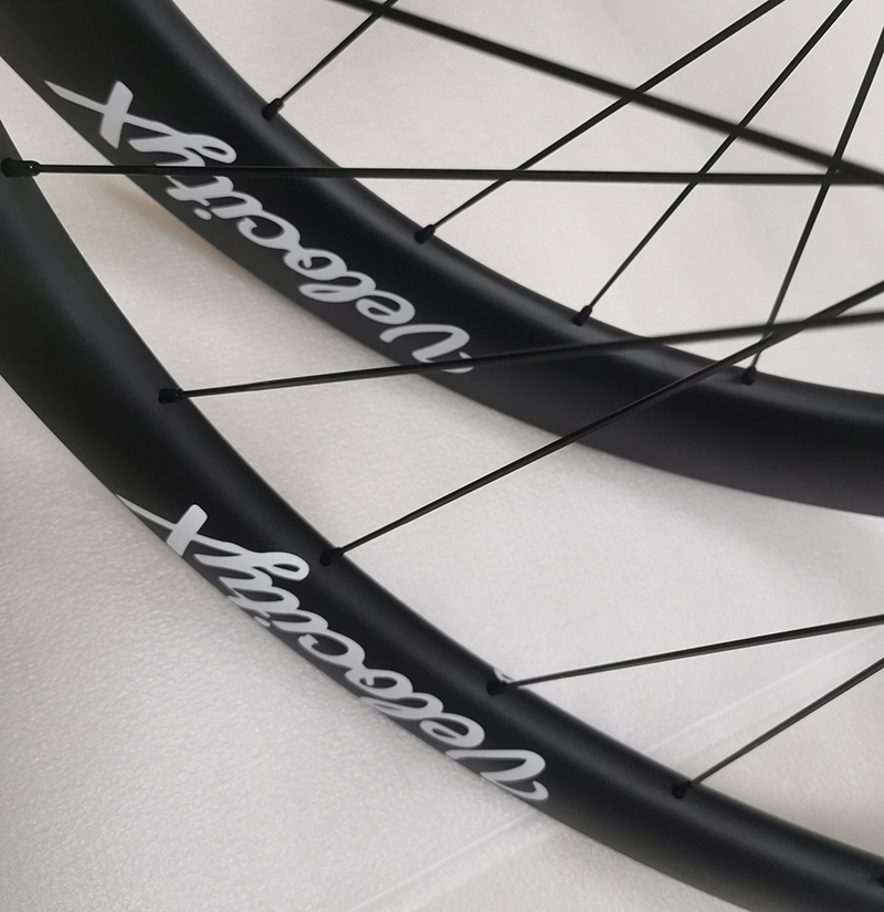 Velocityx خفيفة الوزن 1186 جرا - مراجعة Gravel Bike Wheelset Carbon 700C وسعره